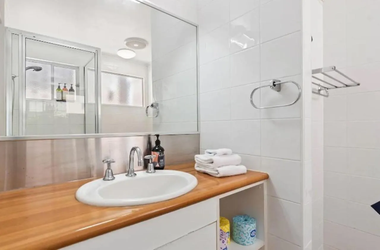 Ocean Views Central To Everything , 2 Bed, 2 Minute Walk To Beach Apartment Noosa Heads