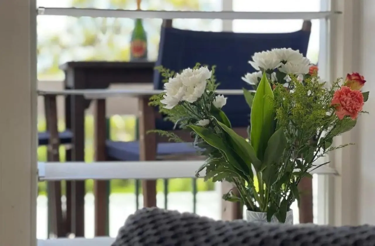 Ocean Views Central To Everything , 2 Bed, 2 Minute Walk To Beach Apartment Noosa Heads