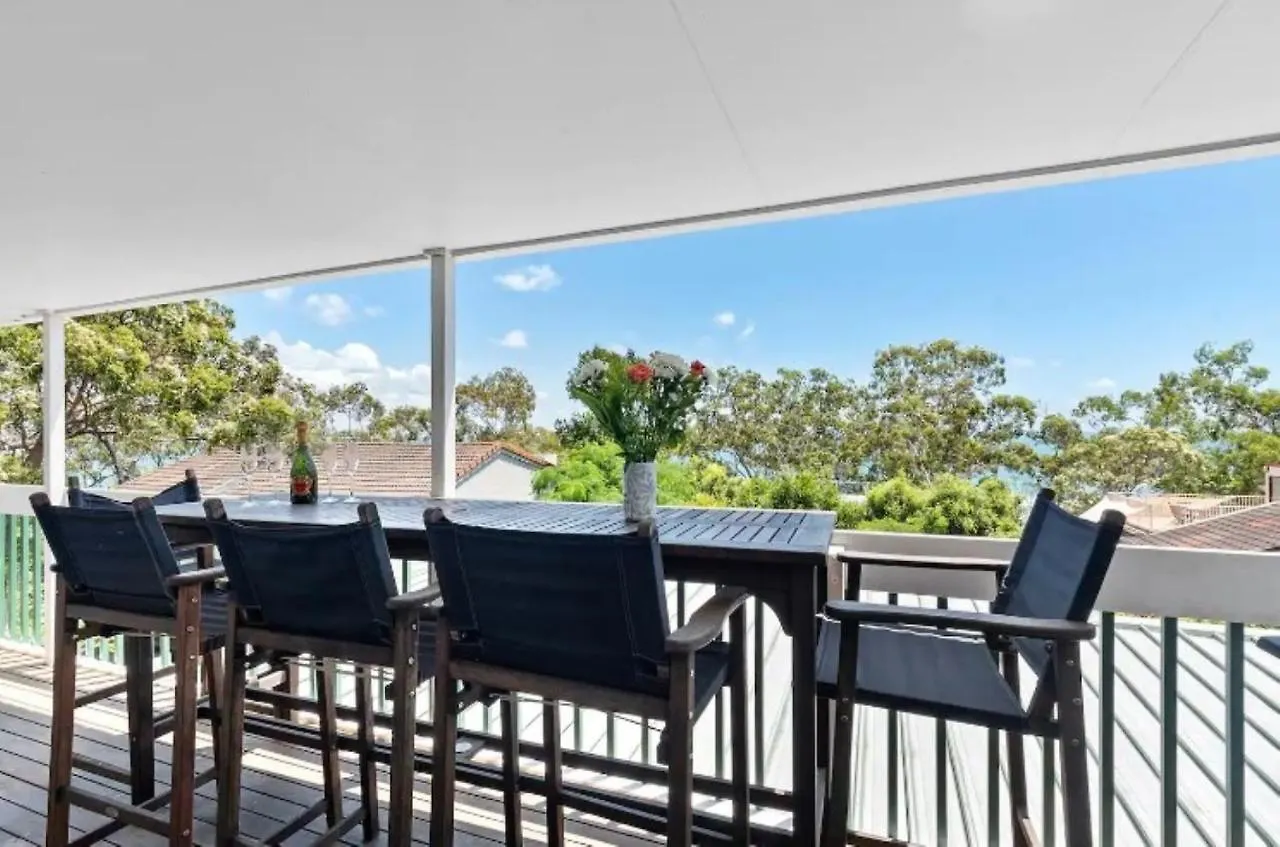 Ocean Views Central To Everything , 2 Bed, 2 Minute Walk To Beach Apartment Noosa Heads